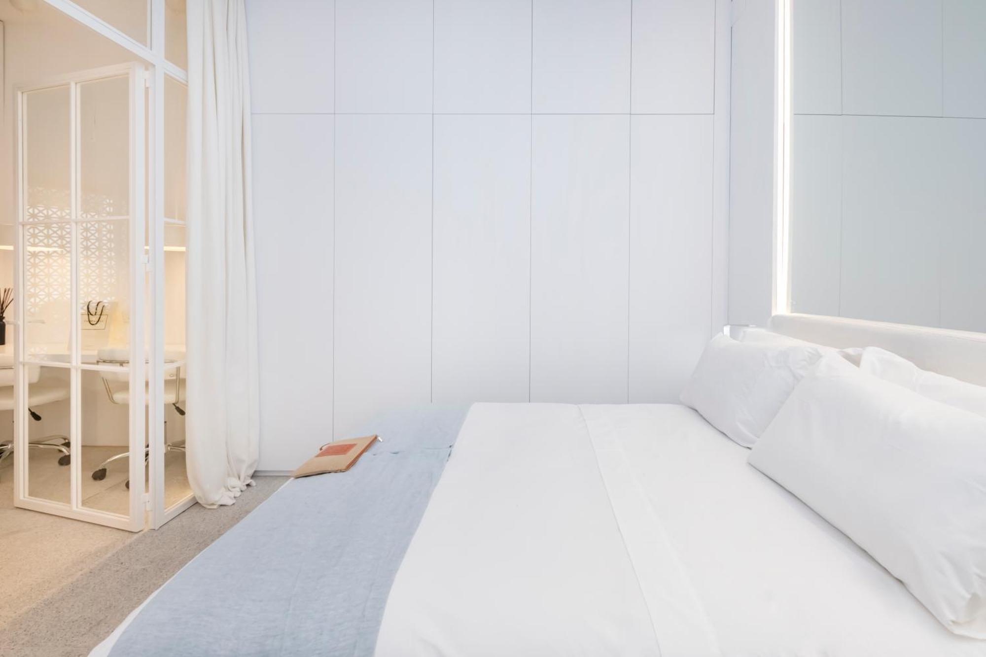 Bhost - Lumiere Suites Kordoba Bagian luar foto