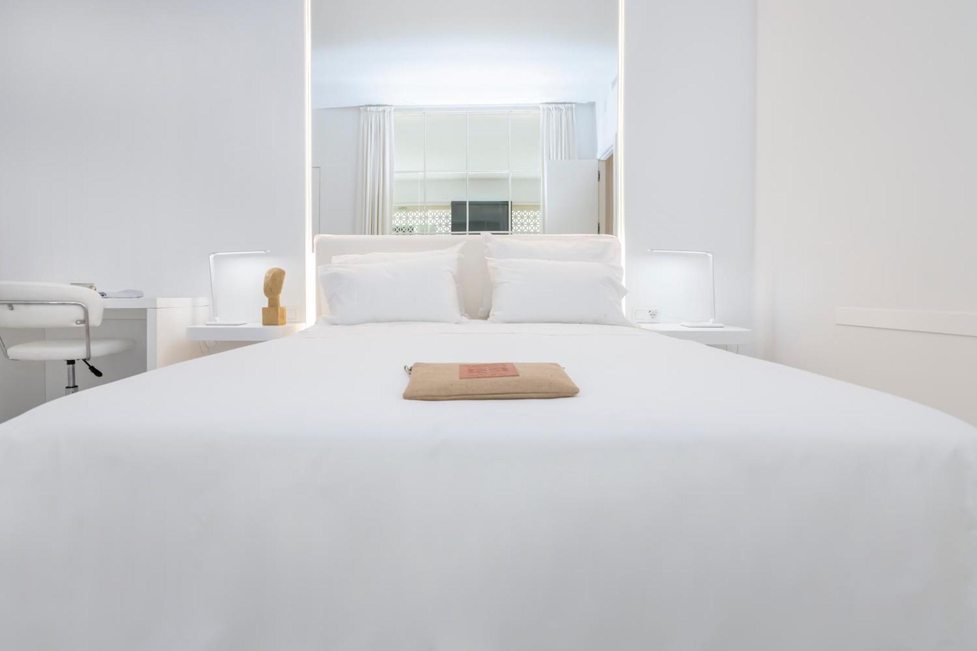 Bhost - Lumiere Suites Kordoba Bagian luar foto